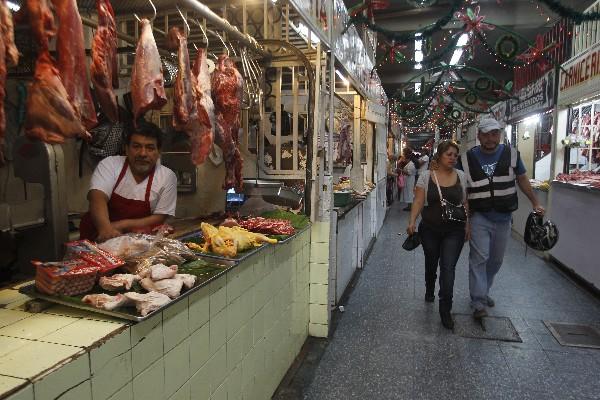 Los expendedores de carne de res denunciaron que hoy subirá 50 centavos la libra de carne, incremento que trasladarán a los consumidores. (Foto Prensa Libre: Hemeroteca PL)