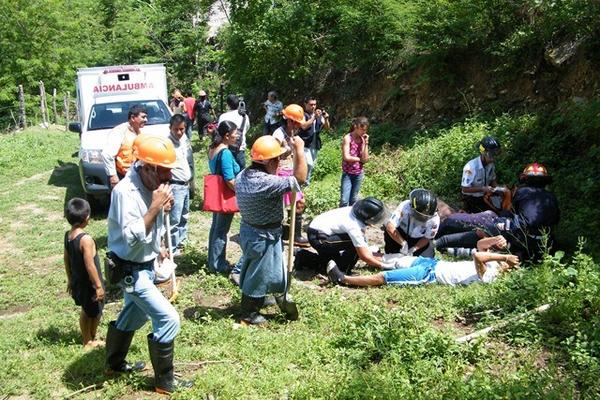 Distintas entidades participan en simulacro en San Cristóbal Acasaguastlán, El Progreso. (Foto Prensa Libre: Héctor Contreras)