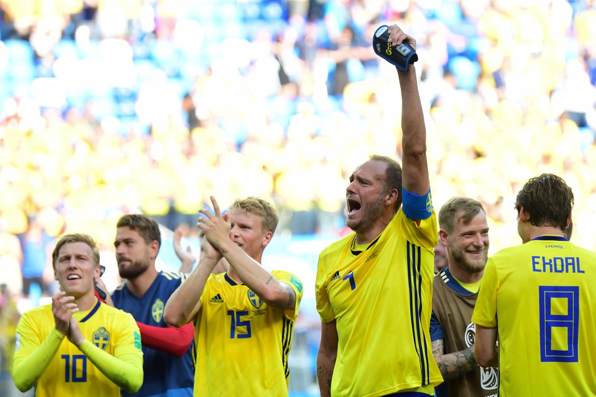 Los suecos celebran la victoria frente a Corea del Sur. (Foto Prensa Libre: AFP)