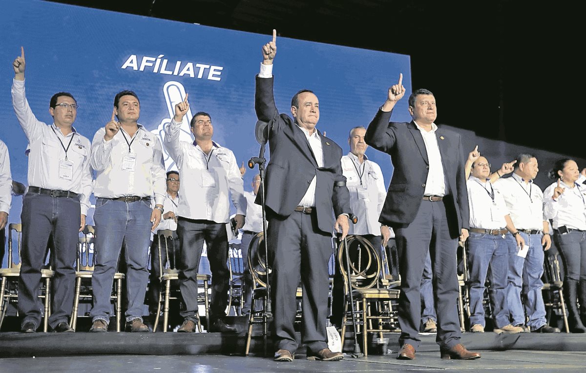 Se llevó a cabo la asamblea general del partido Vamos donde se eligió al binomio presidencial integrado por Alejandro Giammattei y Guillermo Castillo. (Foto Prensa Libre: Hemeroteca PL)