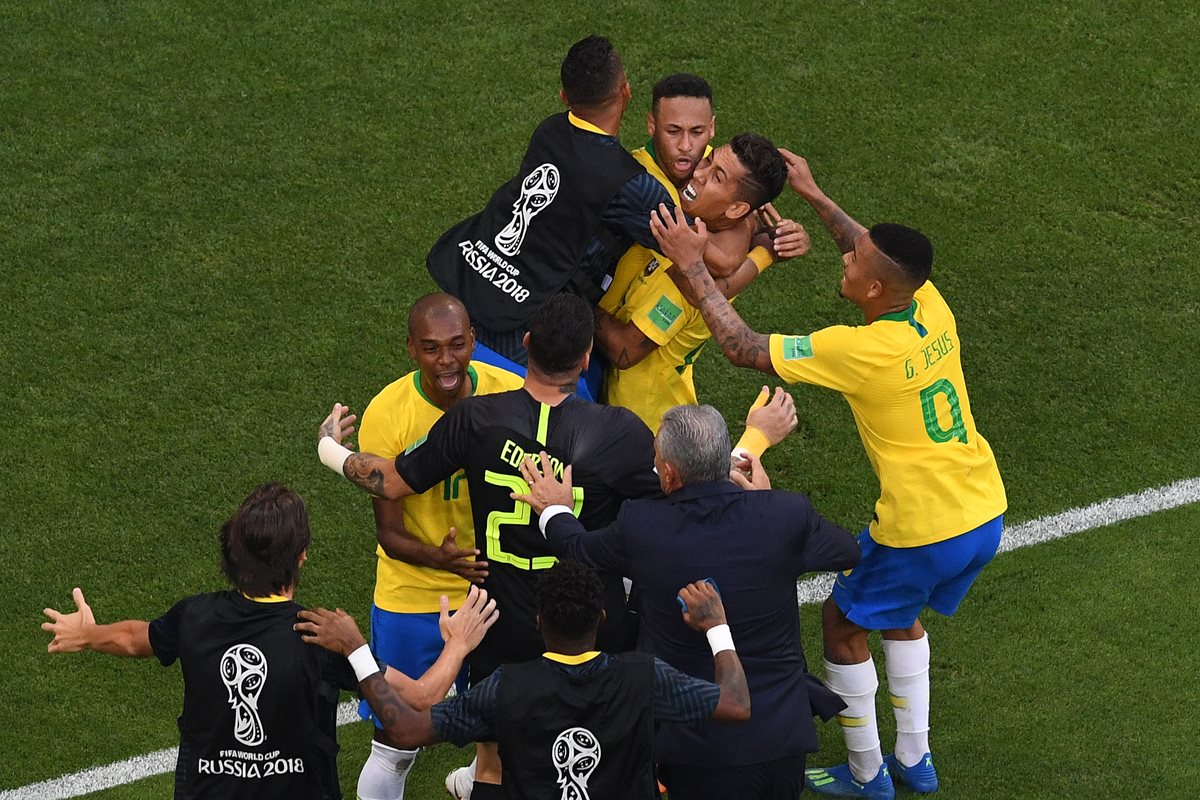 Los brasileños celebraron la victoria ante un aguerrido cuadro mexicano.