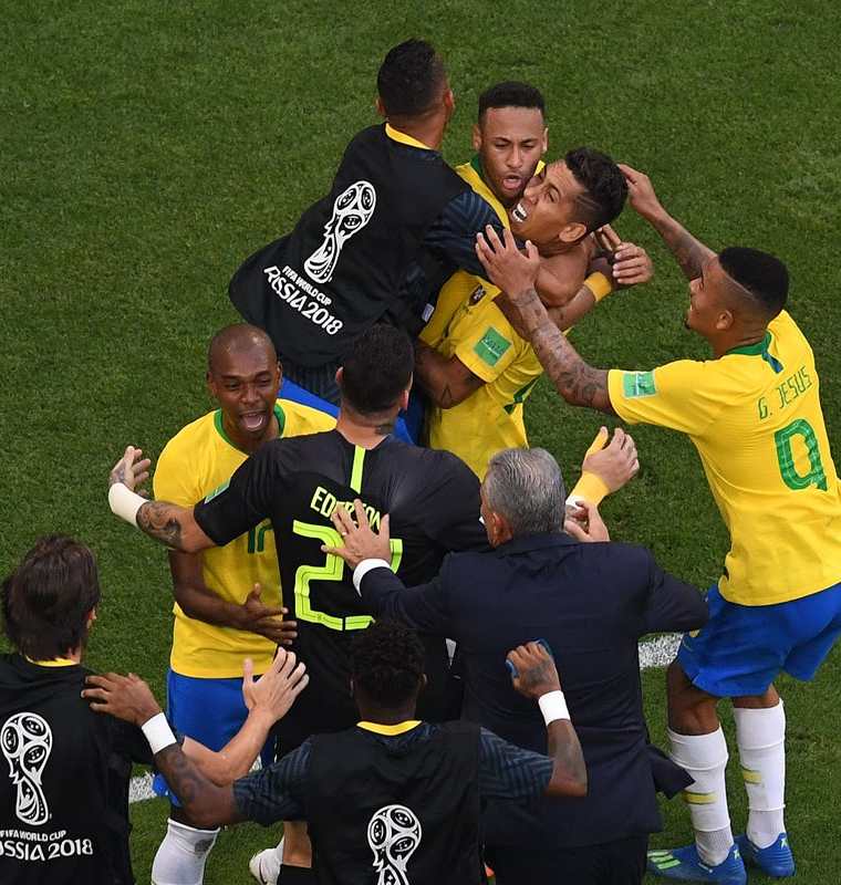 Los brasileños celebraron la victoria ante un aguerrido cuadro mexicano.