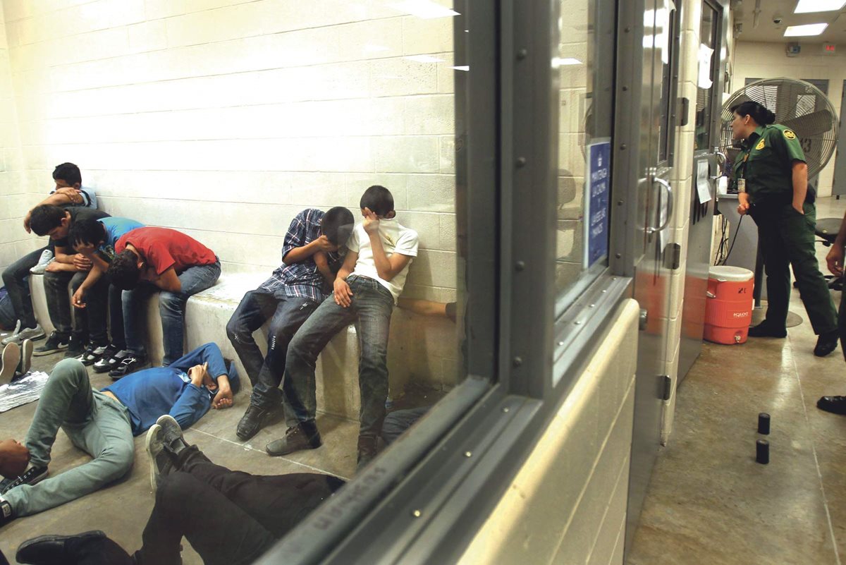 Siguen llegando niños a la frontera con EE.UU. dice un informe de la Oficina de Aduanas y Protección de Fronteras. (Foto Prensa Libre: Hemeroteca PL)