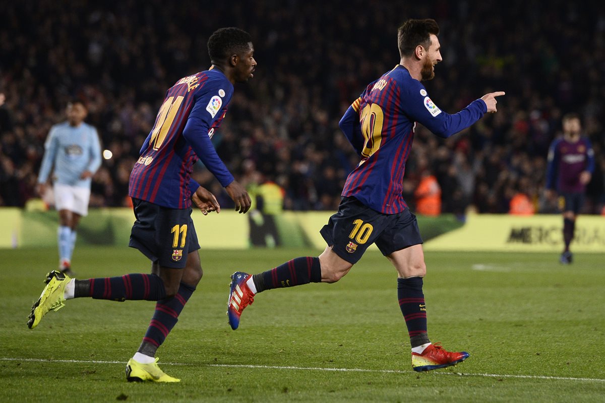 Lionel Messi y Ousmane Dembelé fueron los artífices de la victoria del Barcelona. (Foto Prensa Libre: AFP)