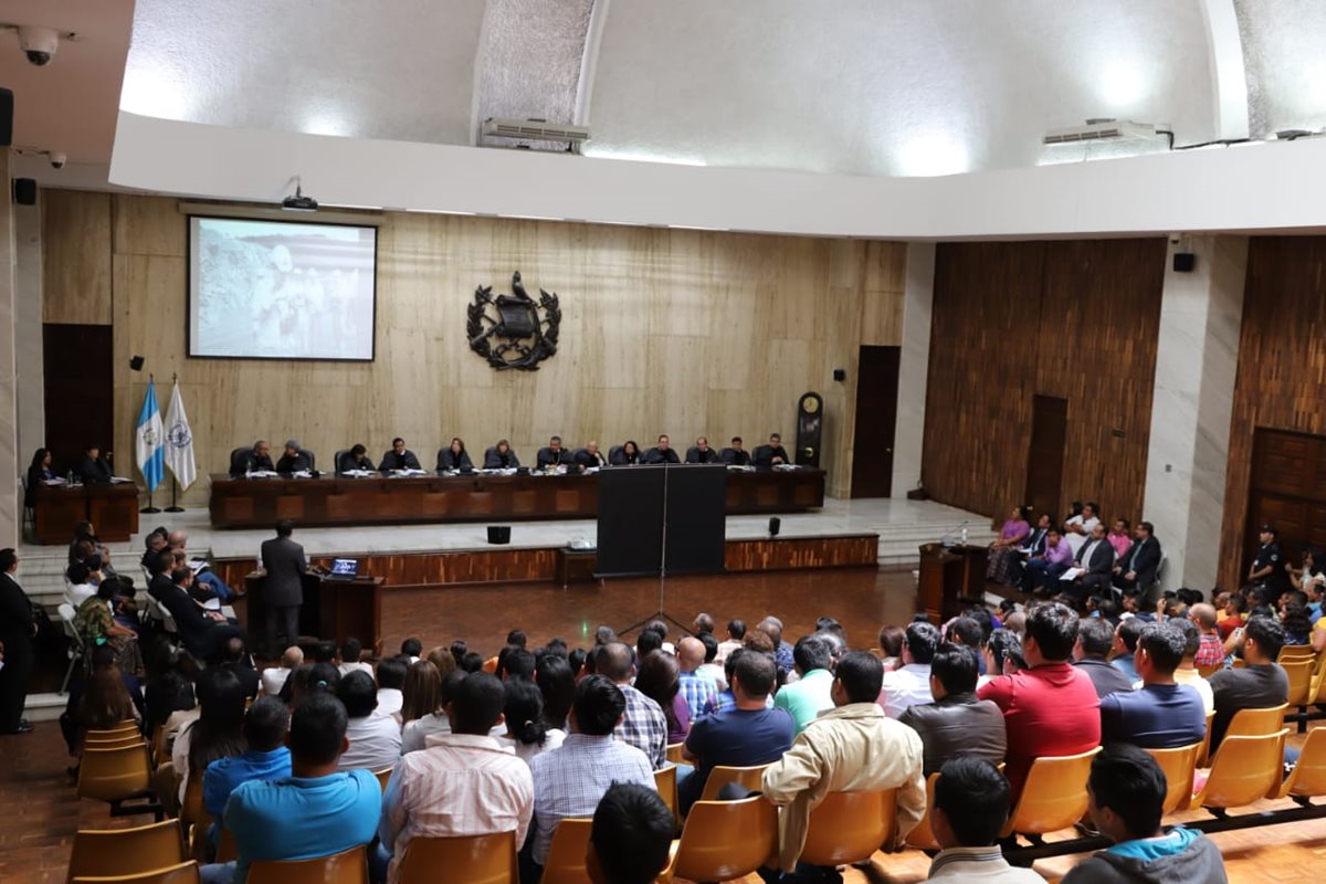 Audiencia realizada en la sala de vistas de la Corte Suprema de Justicia, en la capital, por el amparo en el que se pide el cierre de la mina en El Estor Izabal. (Foto Prensa Libre: Dony Stewart)
