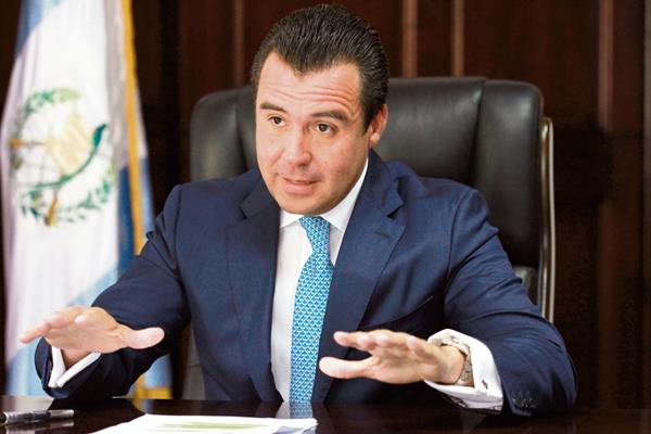 Alejandro Sinibaldi es sindicado en un nuevo caso por cobrar sobornos a cambio de pagos a constructoras. (Foto Prensa Libre: Hemeroteca PL)