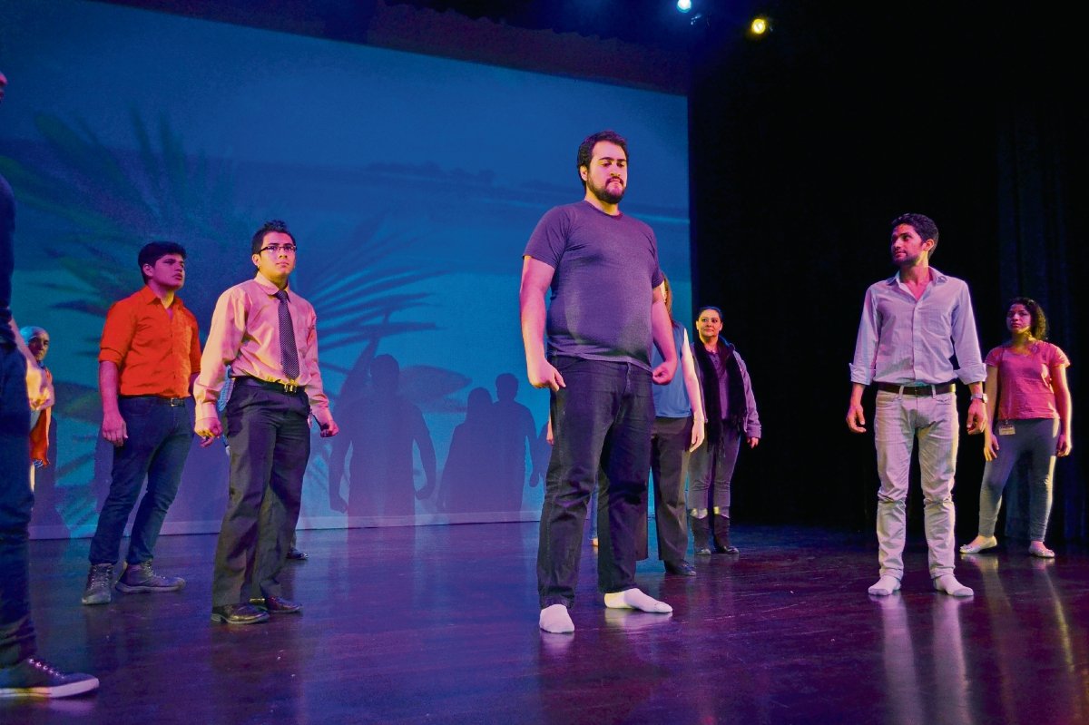 Imagen de un ensayo la obra. (Foto Prensa Libre: Ángel Elías).
