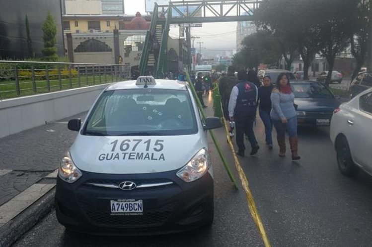 Un ataque armado en el bulevar Los Próceres, zona 10 capitalina, le causó la muerte a un taxista. (Foto Prensa Libre: HemerotecaPL)