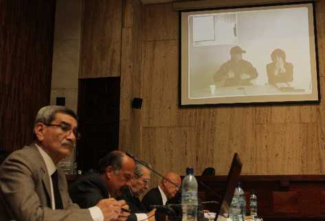 El testigo por videoconferencia —al fondo—, durante su relato en el juicio por genocidio mencionó al presidente Otto Pérez Molina.
