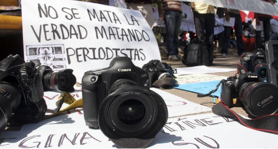 Un total de 156 periodistas murieron en el 2016 en 33 países. (Foto Prensa Libre:EFE).