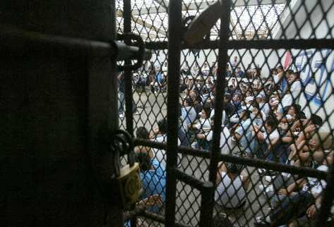 el diputado Fernando García propone la castración de reos culpables del delito de violación.