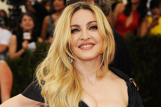 Madonna, considerada la reina del pop, de 58 años, tiene cuatro hijos. De ellos, dos son adoptados. (Foto Prensa Libre: EFE).