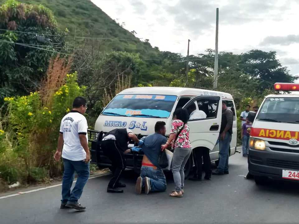 El ataque ocurrió en el sector denominado Culma, a escasos metros de la entrada principal de la cabecera de Jutiapa. (Foto Prensa Libre: Cortesía Bomberos Voluntarios).