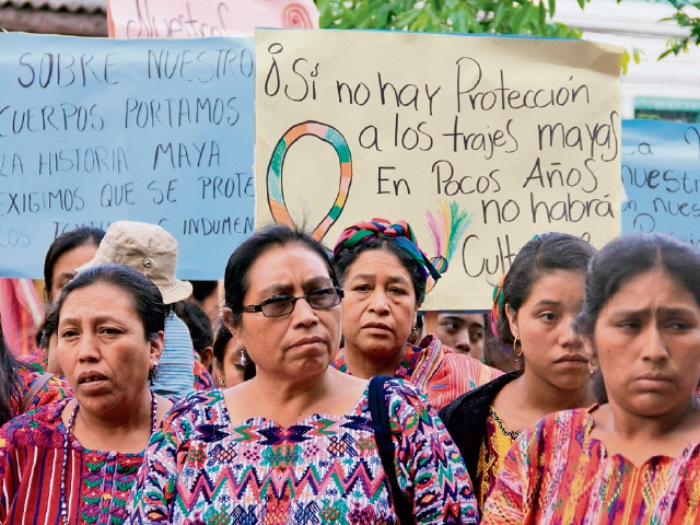 Florentina CoN presentó en mayo, en la Corte de Constitucionalidad, una acción por omisión de normas que protegen la creación de las tejedoras.