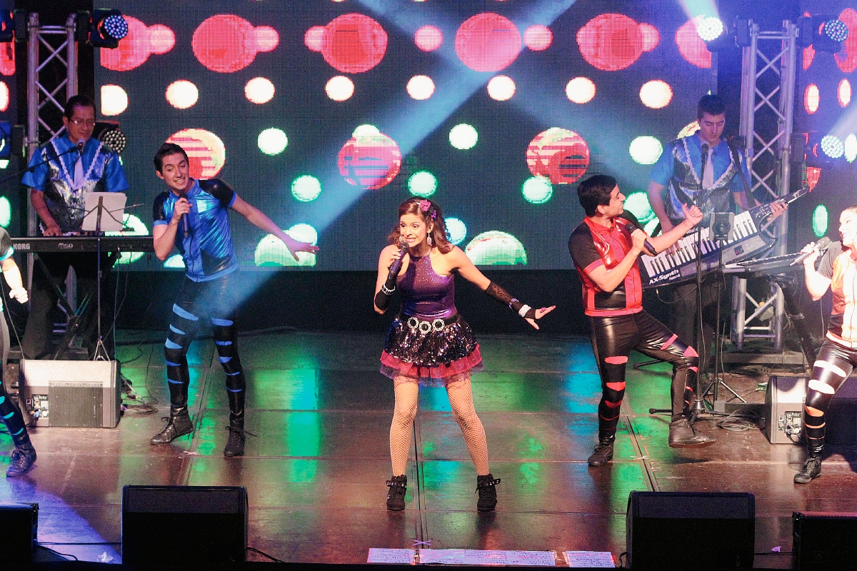 Nancy Recinos, cantó sus más conocidos éxitos en la celebración del 11 aniversario de Chiquirrines Club, en Guatevisión. Foto Prensa Libre: Edwin Castro