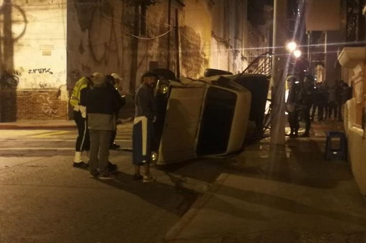 Una colisión vehicular ocurrió durante la madrugada de este sábado en el Centro Histórico. (Foto Prensa Libre: Hemeroteca PL)