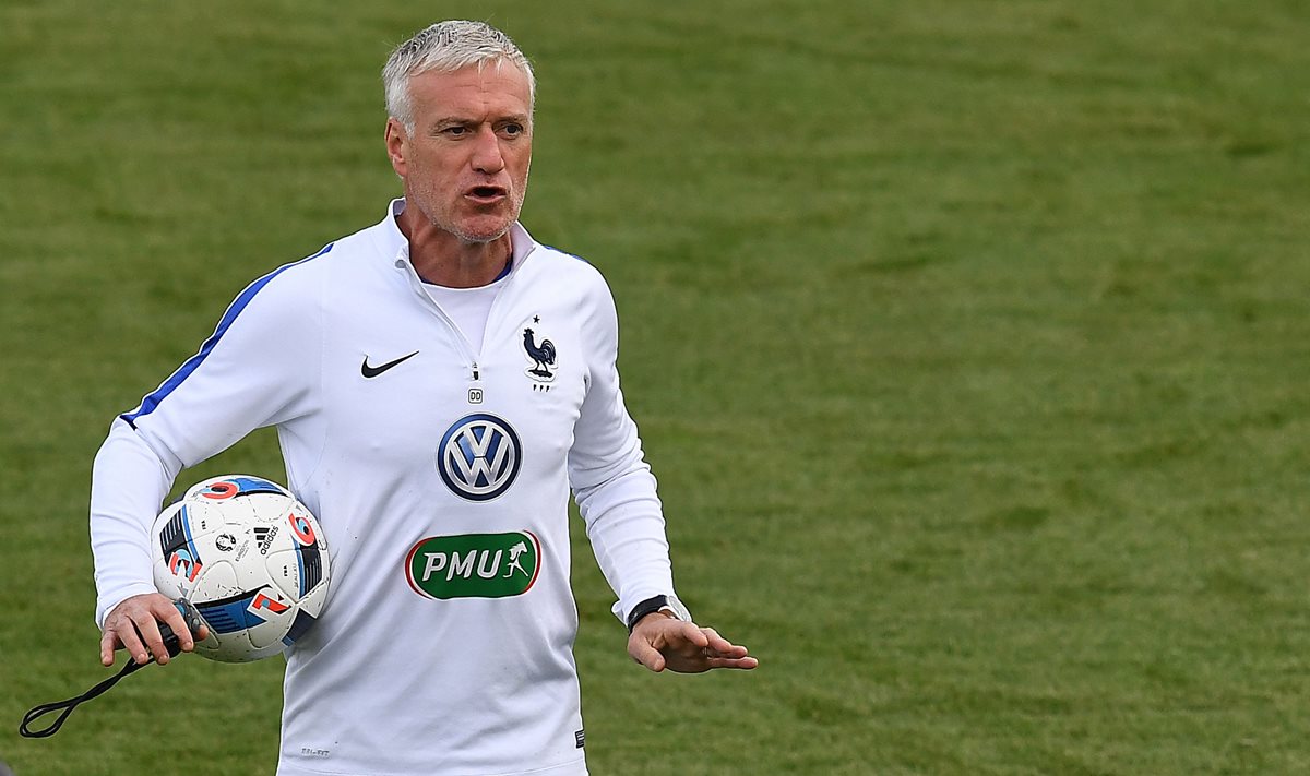 Didier Deschamps se encuentra preparando a Francia para la Eurocopa 2016. (Foto Prensa Libre: AFP)