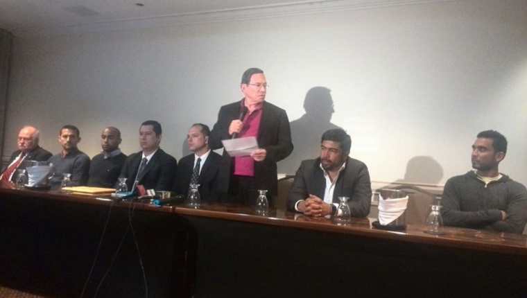 El presidente de Antigua GFC, Rafael Arreaga presidió la conferencia de prensa. (Foto Prensa Libre: Antigua GFC)
