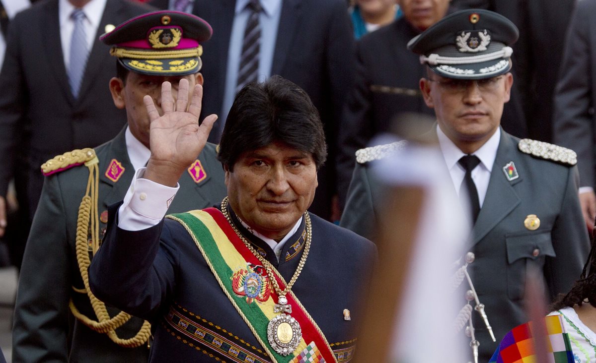 Evo Morales, presidente de Bolivia, llega al Congreso para rendir informe. (Foto Prensa Libre: AP)