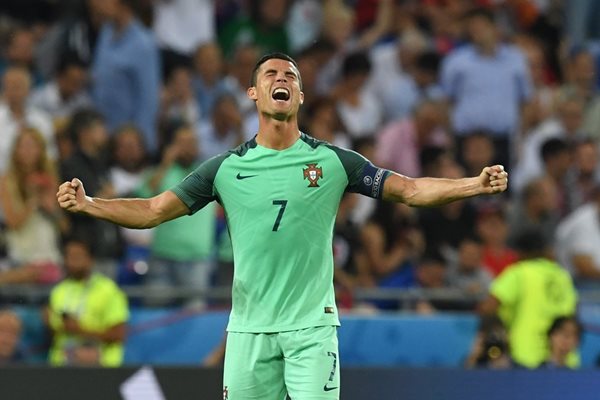 Cristiano Ronaldo celebra eufórico el boleto de Portugal a la gran final de la Eurocopa 2016 (Foto Prensa Libre: AFP)