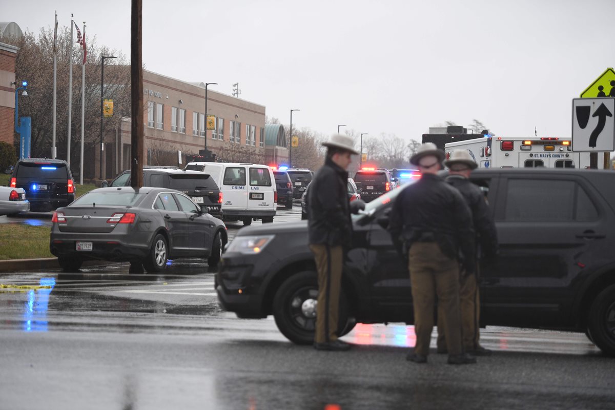 Tres personas resultaron heridas después de un tiroteo ocurrido en una escuela de Maryland. (Foto Prensa Libre: AFP)