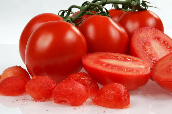 Dieta rica en tomates reduciría riesgo de cáncer de mama