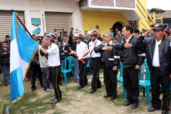 Bomberos Voluntarios de Chajul, Quiché, participan en acto de inauguración de la nueva sede bomberil en ese municipio. (Foto Prensa Libre: Óscar Figueroa)<br _mce_bogus="1"/>
