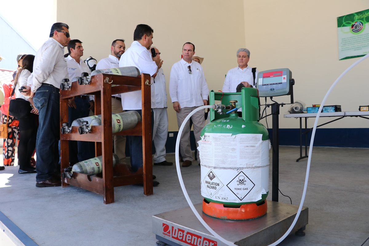 Tanto las instalaciones como el equipo que se utilizará en este recinto mejorará el proceso de fumigación de productos agropecuarios que son importados. (Foto Prensa Libre: Enrique Paredes)