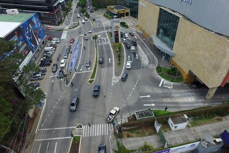 Sector de la diagonal 6 y 13 calle de la zona 10 capitalina, donde la municipalidad planifica la construcción de un distribuidor vial. (Foto Prensa Libre: Hemeroteca)