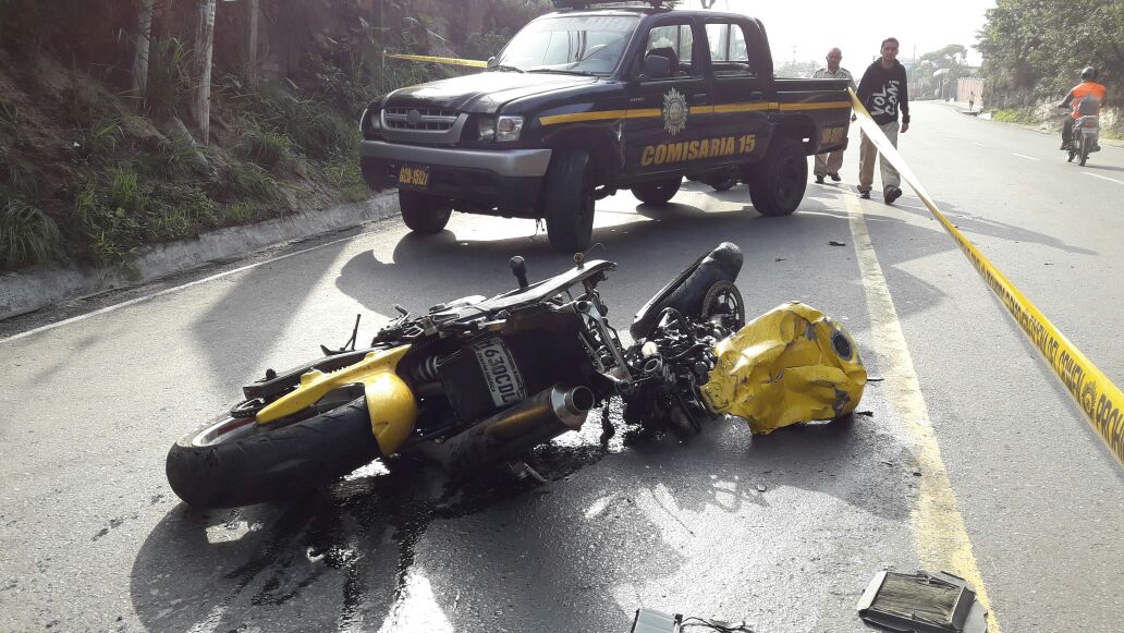 Motocicleta involucrada en el accidente de tránsito en el bulevar El Frutal, Villa Nueva. (Foto Prensa Libre: Cortesía)