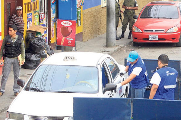 Silvia Johana Osorio Gatica, conductora de un taxi, murió baleada en la  zona 6.