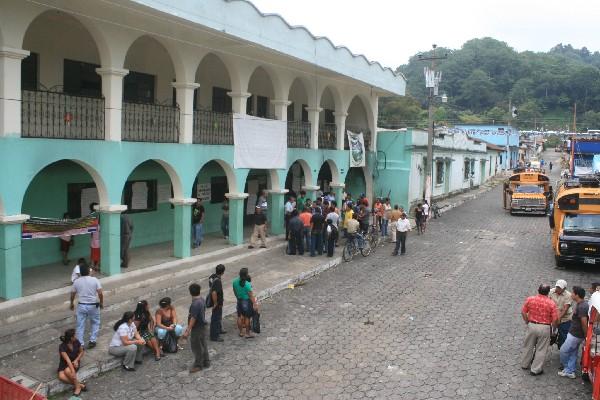 El edificio municipal de Pochuta ha permanecido tomado por opositores al jefe edil.