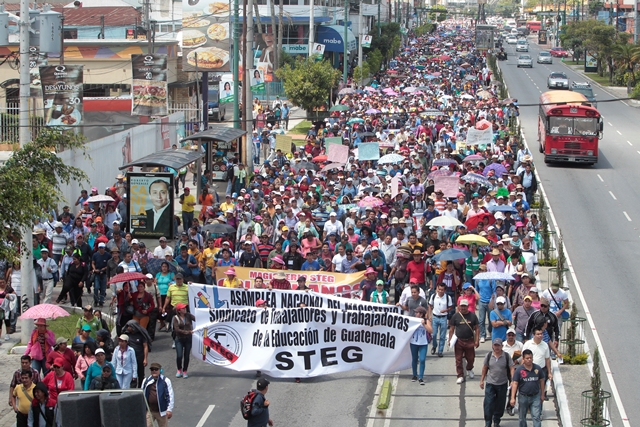 Agremiados del STEG, que es liderado por Joviel Acevedo, saldrán a manifestar este jueves. (Foto Prensa Libre: Hemeroteca PL)
