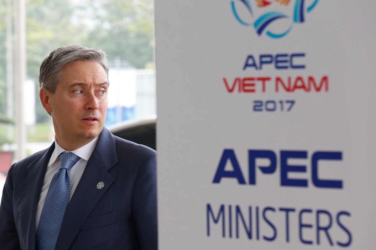 El Ministro de Comercio Internacional de Canadá, Francois-Philippe Champagne, se dirige a una sala de reuniones durante la reunión de Ministros de APEC. (Foto Prensa Libre: AFP)