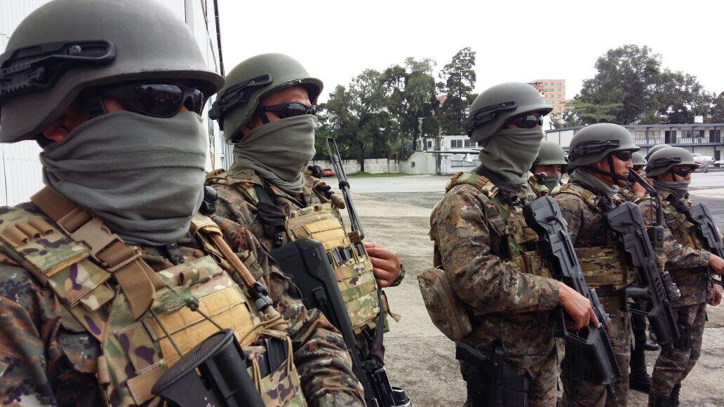 La tropa especial kaibil del Ejército guatemalteco también estuvo en la práctica. (Foto Prensa Libre: DGAC Guatemala).