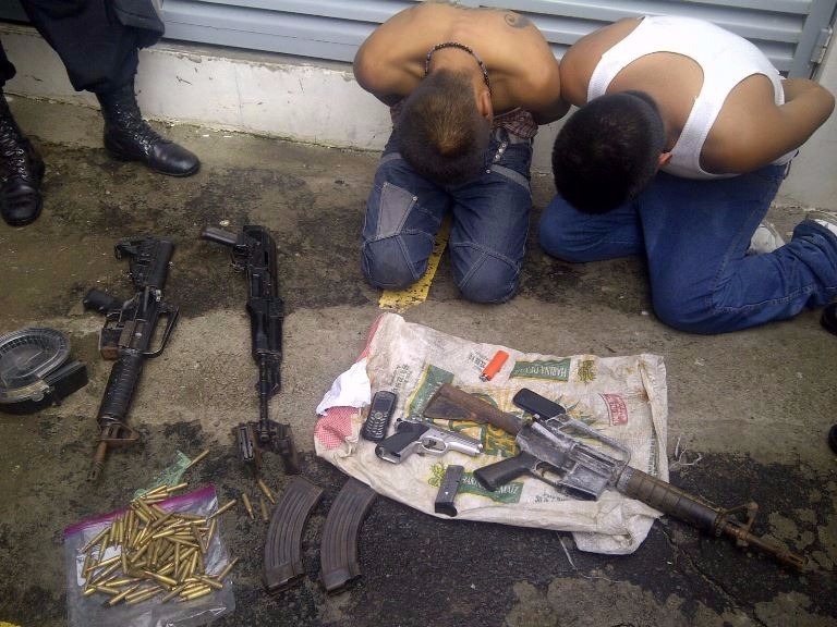 Dos menores son los presuntos resposables de cometer un ataque armado donde murió un piloto. (Foto Presa Libre: PNC)