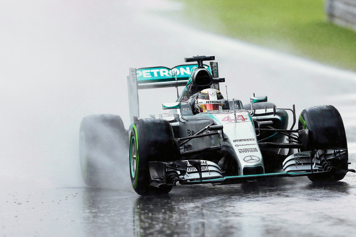 Lewis Hamilton, piloto de Mercedes, durante las prácticas libres de este viernes para el Gran Premio de Canadá. (Foto Prensa Libre: EFE)