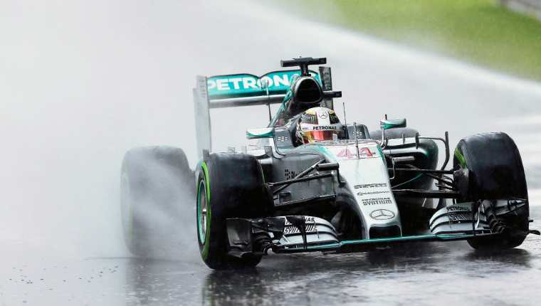 Lewis Hamilton, piloto de Mercedes, durante las prácticas libres de este viernes para el Gran Premio de Canadá. (Foto Prensa Libre: EFE)
