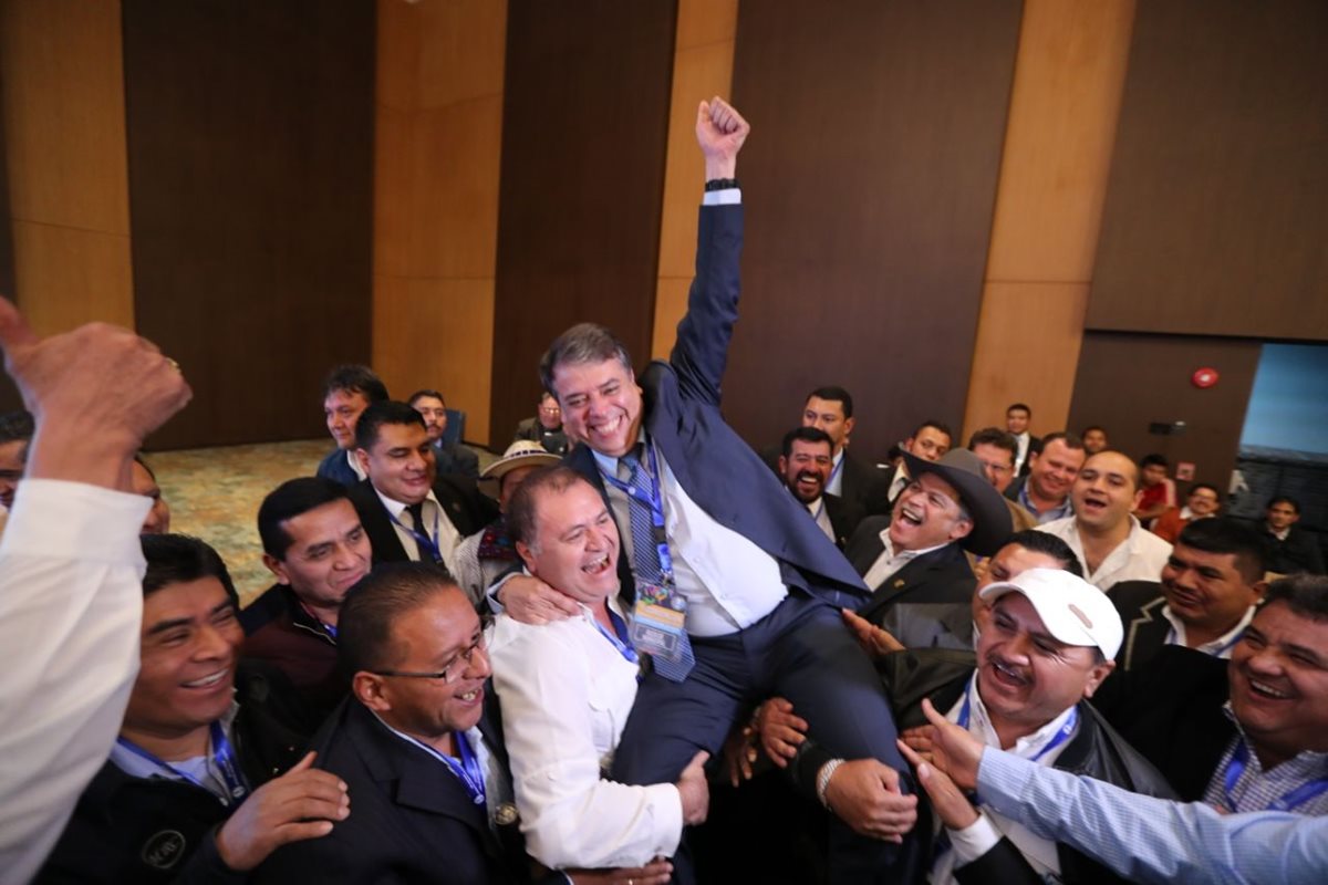Edwin Escobar es electo como presidente de la Anam por segundo periodo. (Foto Prensa Libre: Érick Ávila)