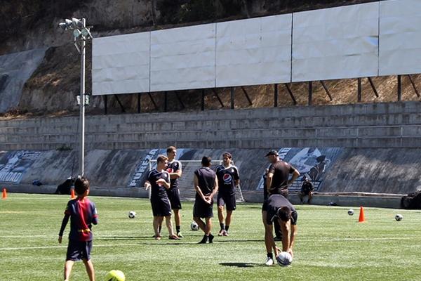 Los cremas terminaron sus entrenamientos con miras al duelo ante Universidad. (Foto Prensa Libre: Eddy Recinos)