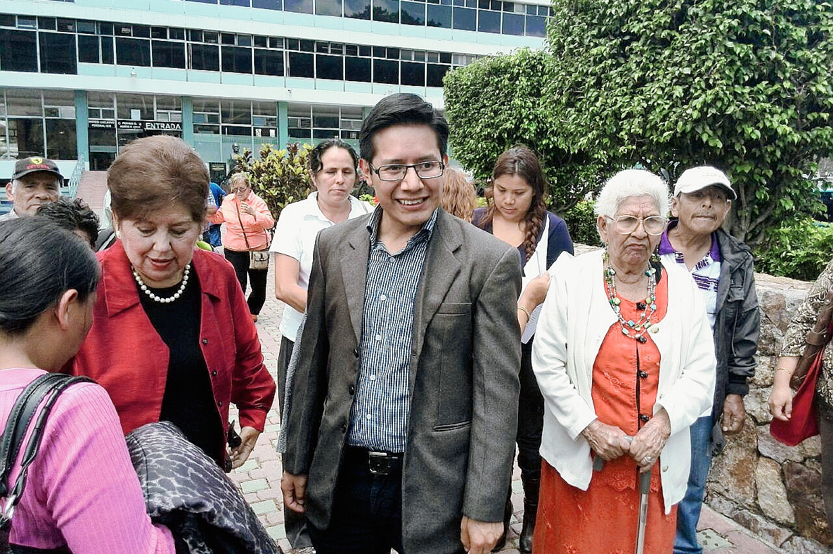 Familiares de pacientes falelcidos piden resarcimiento. (Foto Prensa Libre: Estuardo Paredes)