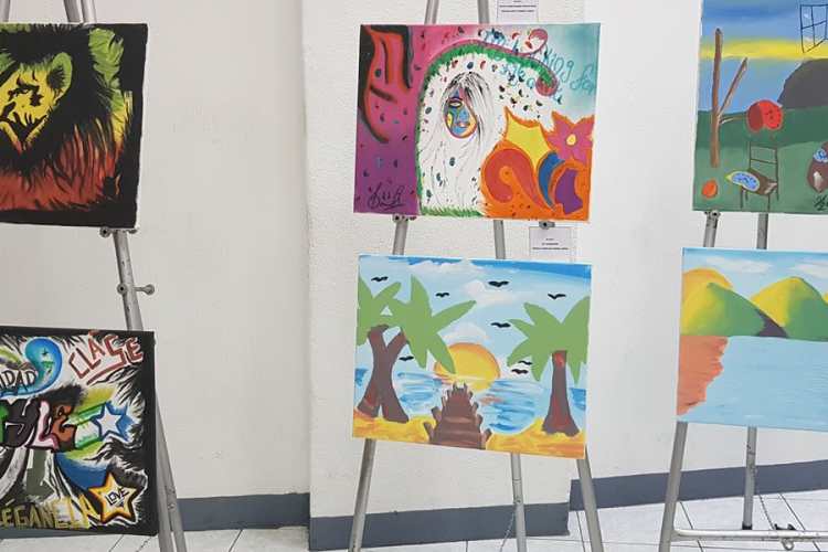 Los jóvenes expresaron sus emociones y sueños a través de sus pinturas.