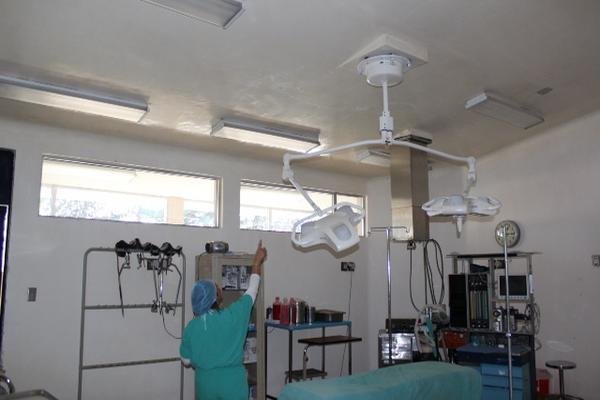 El Hospital Nacional de Santa Cruz del Quiché resultó con daños a causa del terremoto. (Foto Prensa Libre: Óscar Figueroa)<br _mce_bogus="1"/>