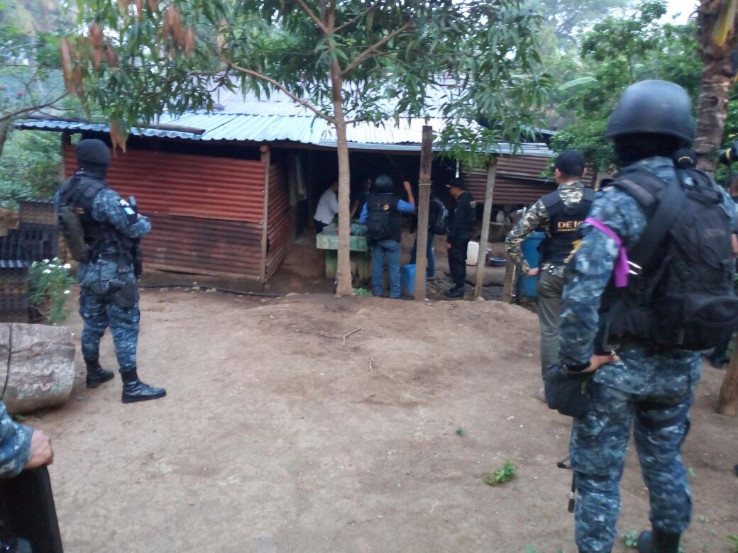 Los allanamientos se llevan a cabo en diferentes municipios de Santa Rosa, Chiquimula y Jalapa. (Foto Prensa Libre: PNC)