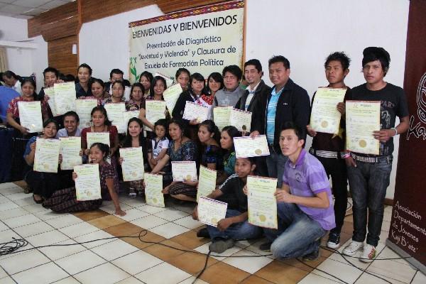 Jóvenes que participaron en el diagnóstico  recibieron diploma de reconocimiento.