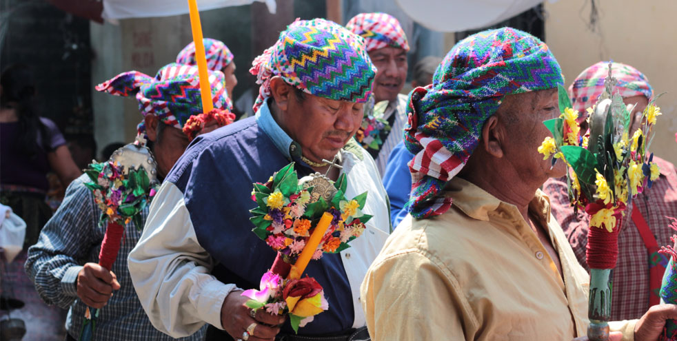 Las cofradías indígenas de varias regiones de Guatemala son parte del Patrimonio Cultural Intangible de la Nación. (Foto Prensa Libre: Cortesía Equipo Hacer Memoria).