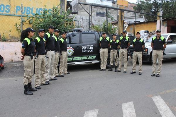 Integrantes de la  Policía Municipal de Palín, Escuintla, la cual tendrá como objetivo principal efectuar patrullajes para brindar más seguridad a la población. (Foto Prensa Libre: Enrique Paredes)