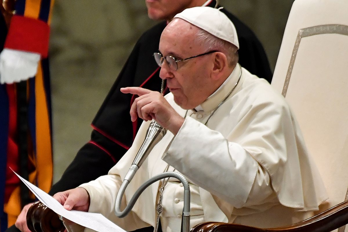 El papa Francisco introdujo en el catecismo el compromiso de la iglesia católica de luchar contra la abolición de la pena de muerte. (Foto Prensa Libre: AFP)