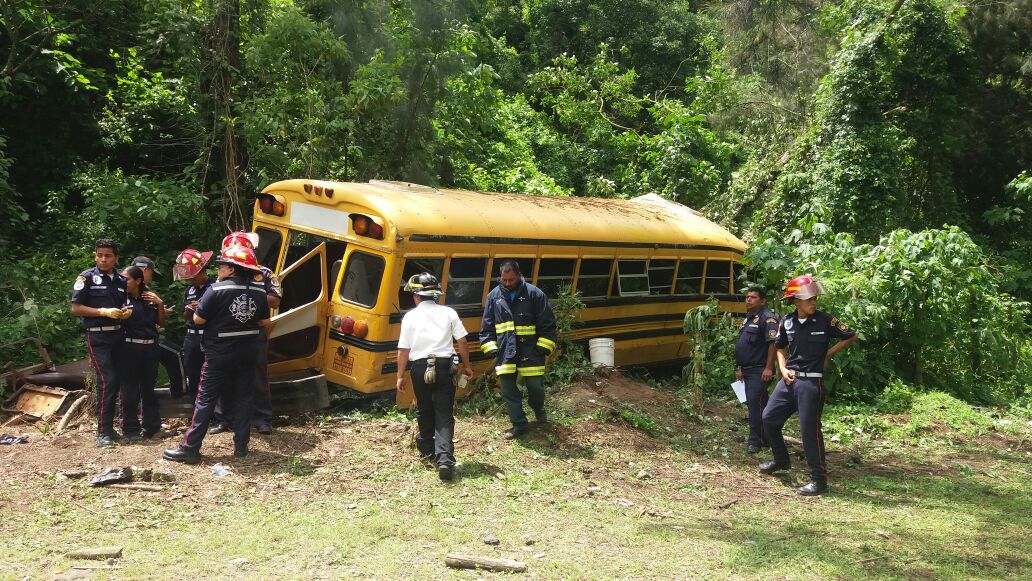 El accidente se registró en la Vuelta Los Pinos, San Juan Gascón, Antigua Guatemala. (Foto Prensa Libre: Renato Melgar)
