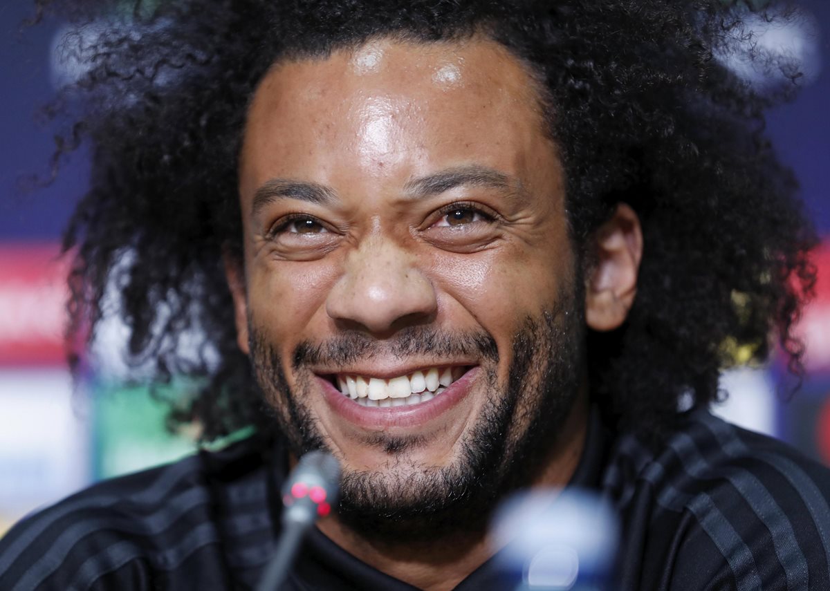 Marcelo sonríe durante la conferencia de prensa previo al partido de la Supercopa de Europa contra el Manchester United. (Foto Prensa Libre: EFE)